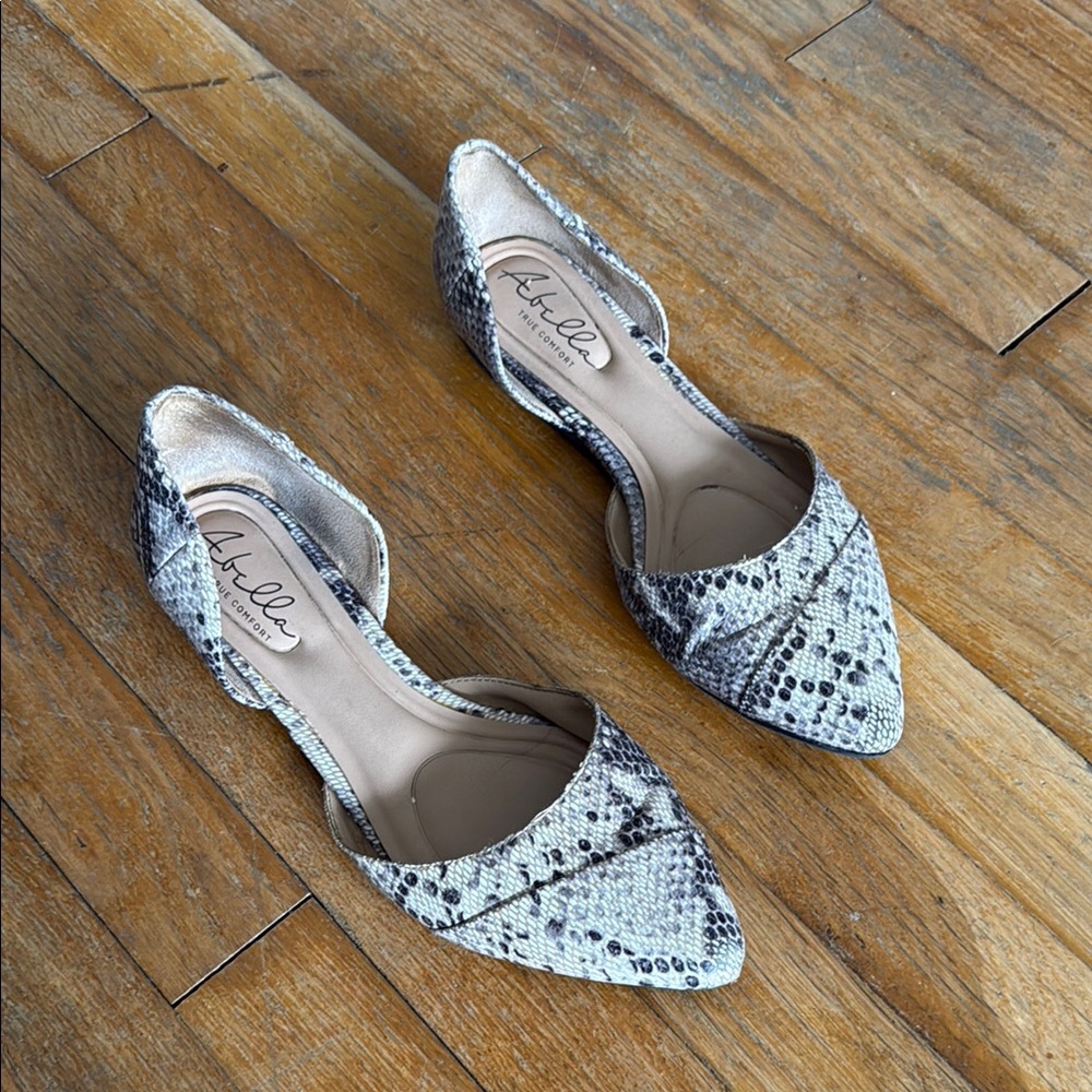 Women's Snakeskin Flats